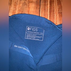 Figs Size XXS Rafaela Oversized Scrub Top.        Color: Deep Reef